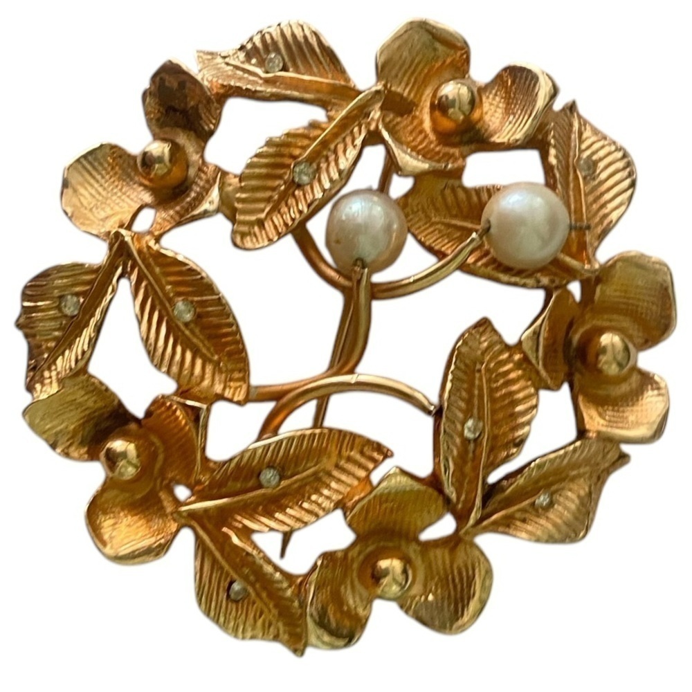 Vintage Kramer gold-tone and faux pearl circular floral brooch 1.5 inches